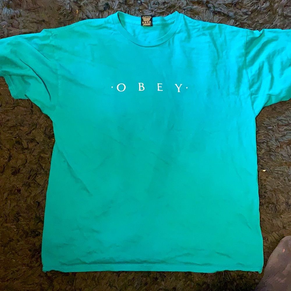 Obey tee